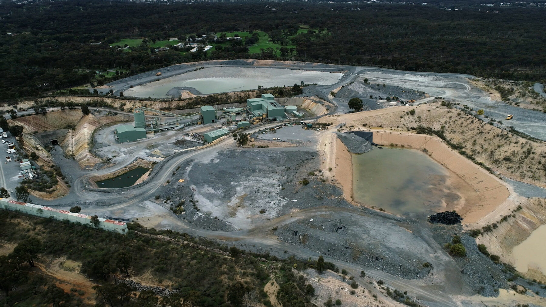 BENDIGO. ABANDONED KANGAROO FLAT MINE. PUBLIC WILL NOW PAY TENS OF MILLION TO REHABILITATE THE SITE BENDIGO. ABANDONED KANGAROO FLAT MINE. PUBLIC WILL NOW PAY TENS OF MILLION TO REHABILITATE THE SITE